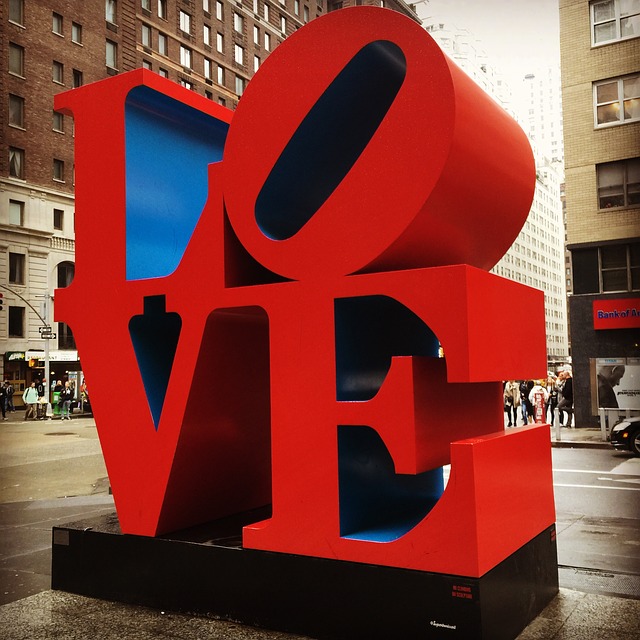 雕塑：爱与希望